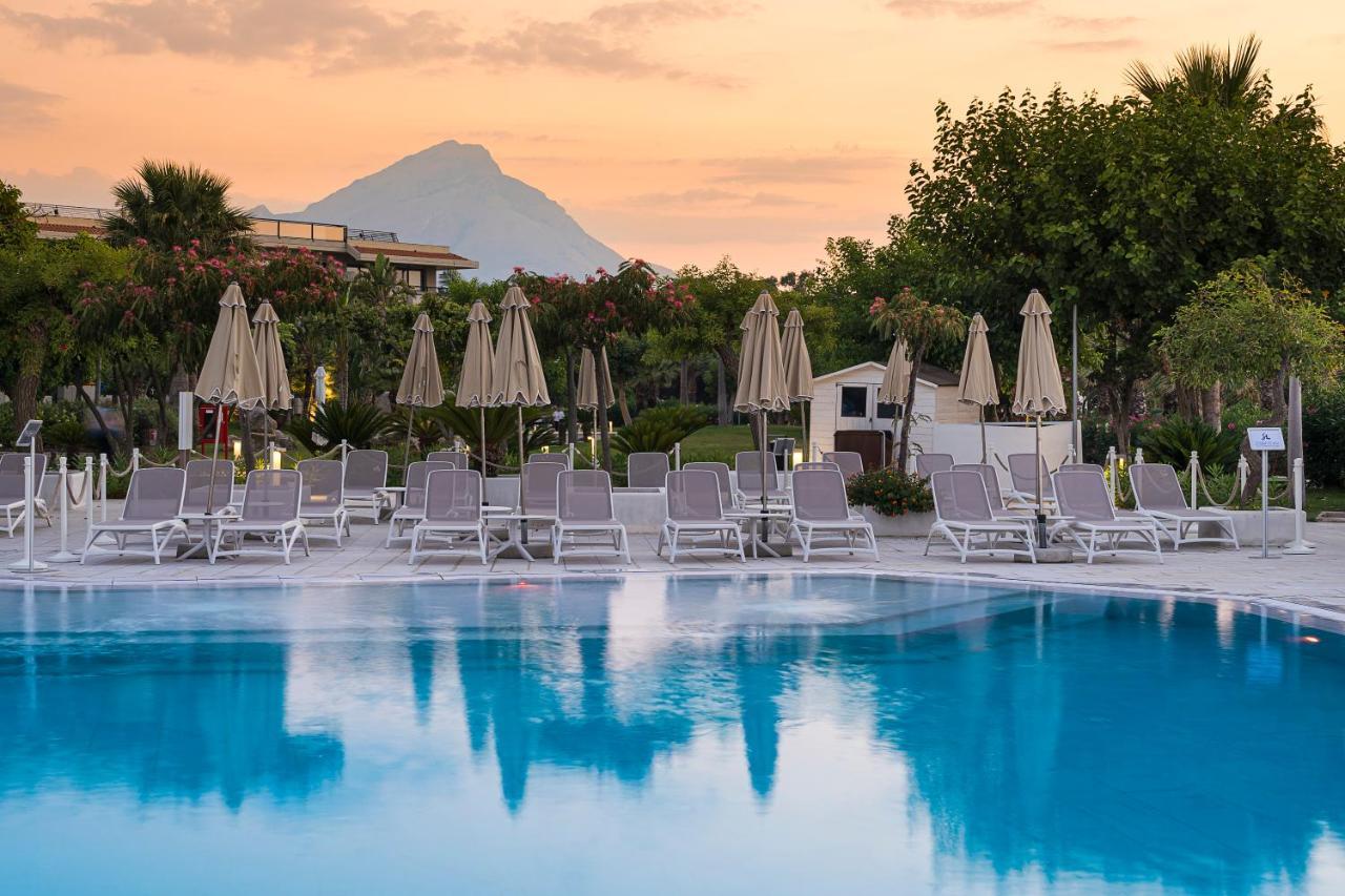 Grand Palladium Sicilia Resort & Spa กัมโปเฟลิเช ดิ โรชเชลลา ภายนอก รูปภาพ